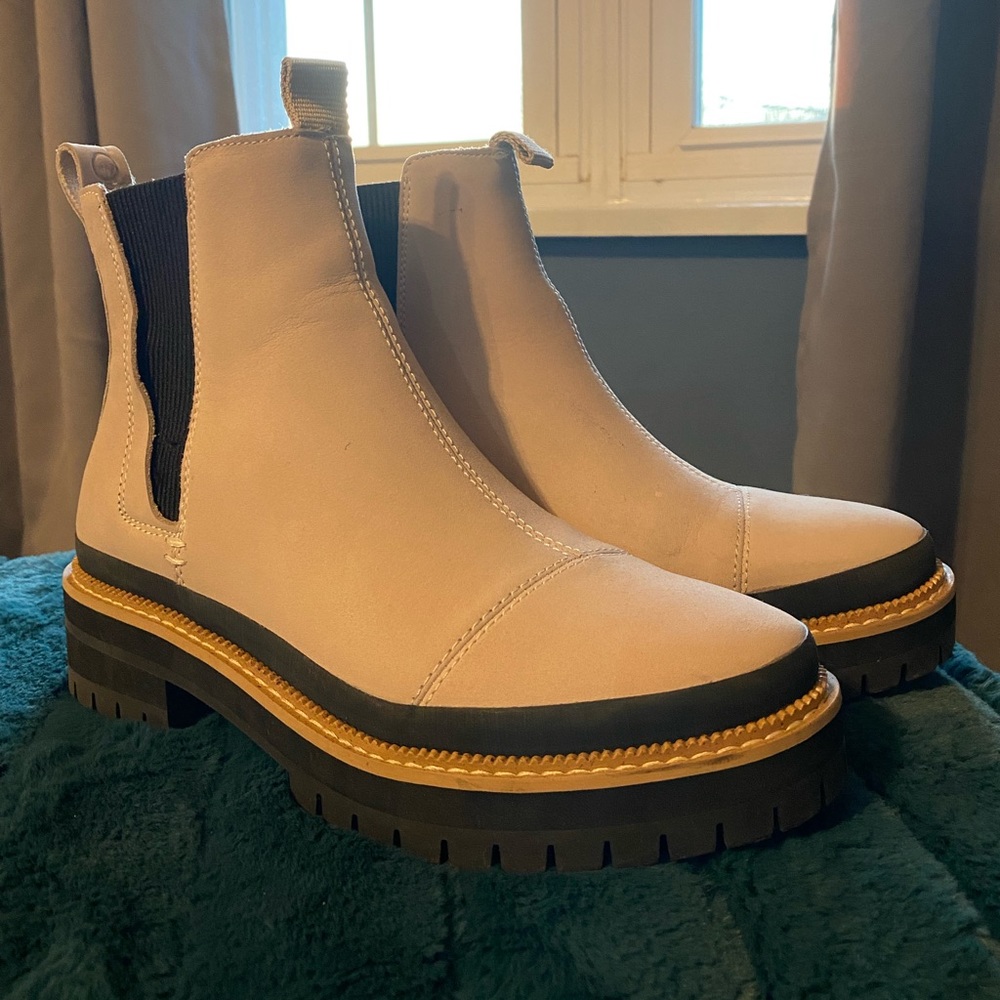 TOMS white Dakota boots